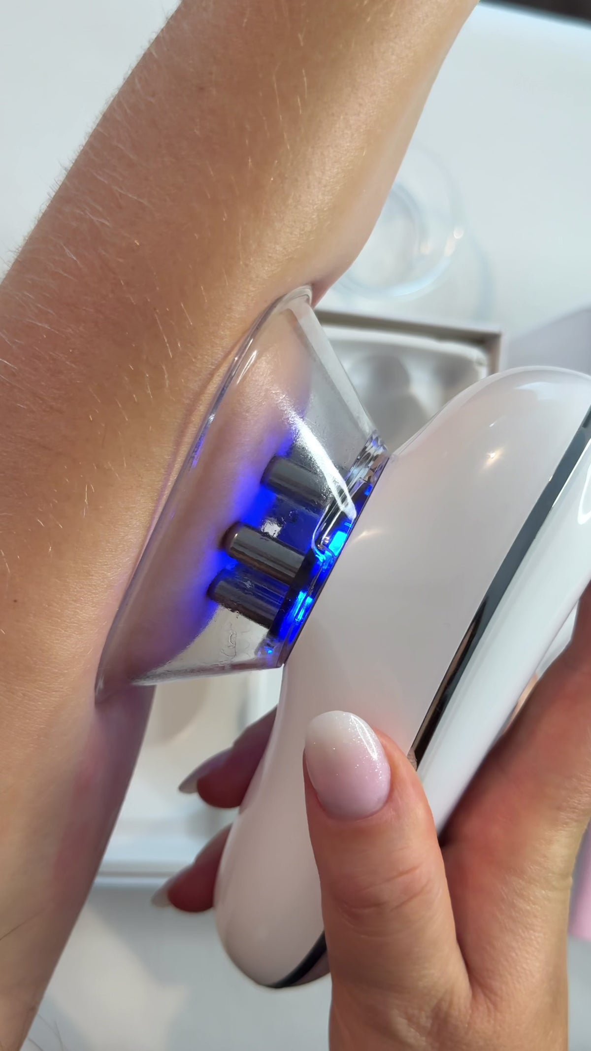 REVERA SCULPT : massage par ventouse et EMS sur le corps